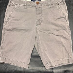 Hollister Gray Flat Front Skinny Classic Fit Shorts 9”